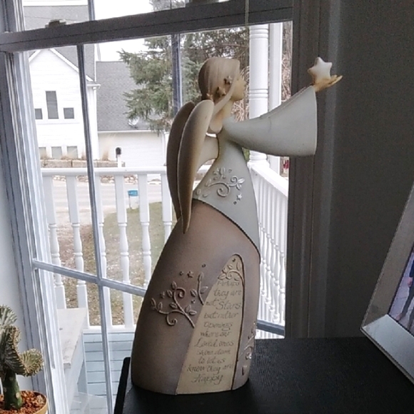 Foundations by ensco Angel Figurine with Star loved one sympathy decor - Picture 1 of 5